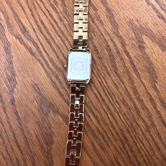 Octagonal Shaped Metal Bracelet Watch - Picture 5 of 7